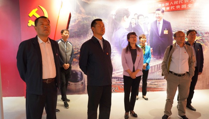 集團(tuán)公司開展“不忘初心、牢記使命”主題黨日活動(dòng) <br/> — 參觀主題教育檔案文獻(xiàn)展