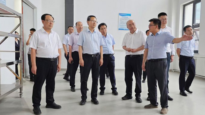 甘肅國投集團黨委書記、董事長成廣平一行到西部工程檢測研發(fā)基地調研