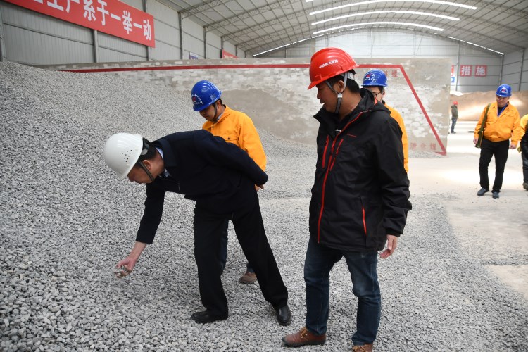 J:集團網(wǎng)站模塊公司動態(tài)8.2子公司動態(tài).甘肅省交通工程建設(shè)監(jiān)理有限公司省交通監(jiān)理公司動態(tài)新聞（2018.4-2019.7）生產(chǎn)經(jīng)營?9.1.24精準把脈 助推高質(zhì)量發(fā)展——甘肅交通監(jiān)理公司項目機構(gòu)年度目標責任考核工作紀實_0_1_3.jpg