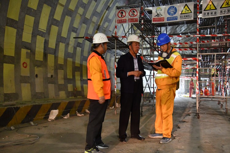 J:集團網(wǎng)站模塊公司動態(tài)8.2子公司動態(tài).甘肅省交通工程建設(shè)監(jiān)理有限公司省交通監(jiān)理公司動態(tài)新聞（2018.4-2019.7）生產(chǎn)經(jīng)營?9.1.24精準把脈 助推高質(zhì)量發(fā)展——甘肅交通監(jiān)理公司項目機構(gòu)年度目標責任考核工作紀實_0_1_5.jpg