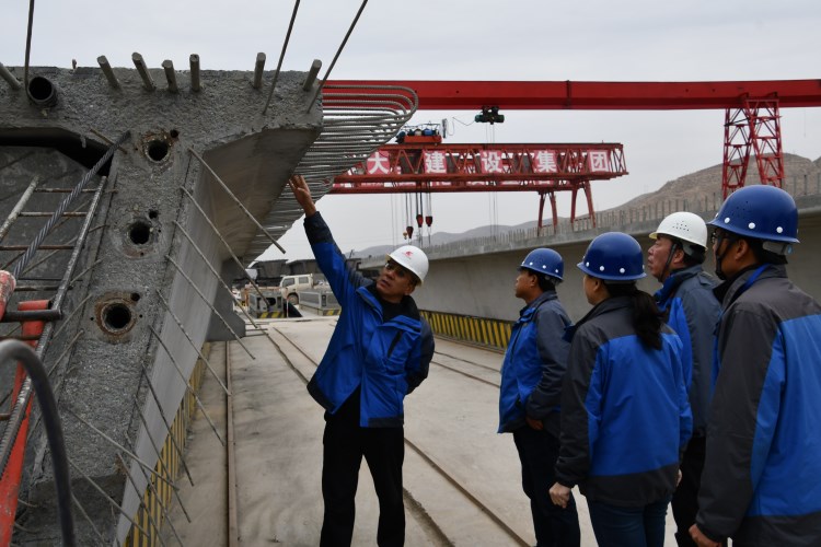 J:集團網(wǎng)站模塊公司動態(tài)8.2子公司動態(tài).甘肅省交通工程建設(shè)監(jiān)理有限公司省交通監(jiān)理公司動態(tài)新聞（2018.4-2019.7）生產(chǎn)經(jīng)營?9.1.24精準把脈 助推高質(zhì)量發(fā)展——甘肅交通監(jiān)理公司項目機構(gòu)年度目標責任考核工作紀實_0_1_6.jpg